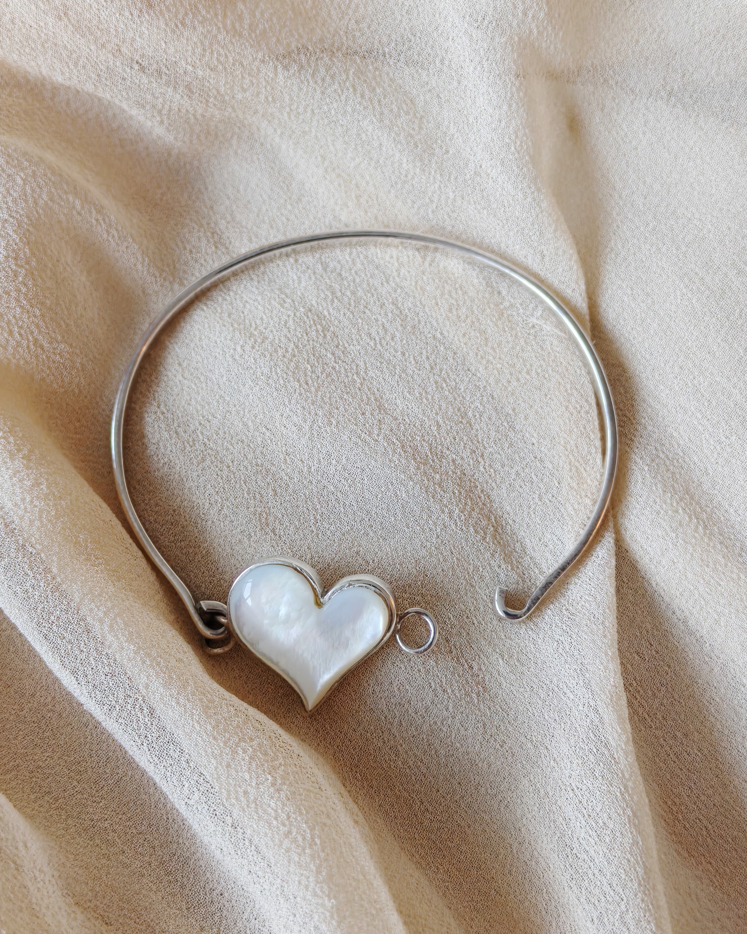 925 Silver Cuff Bangle with Mother‑of‑Pearl Heart (9.9 g)